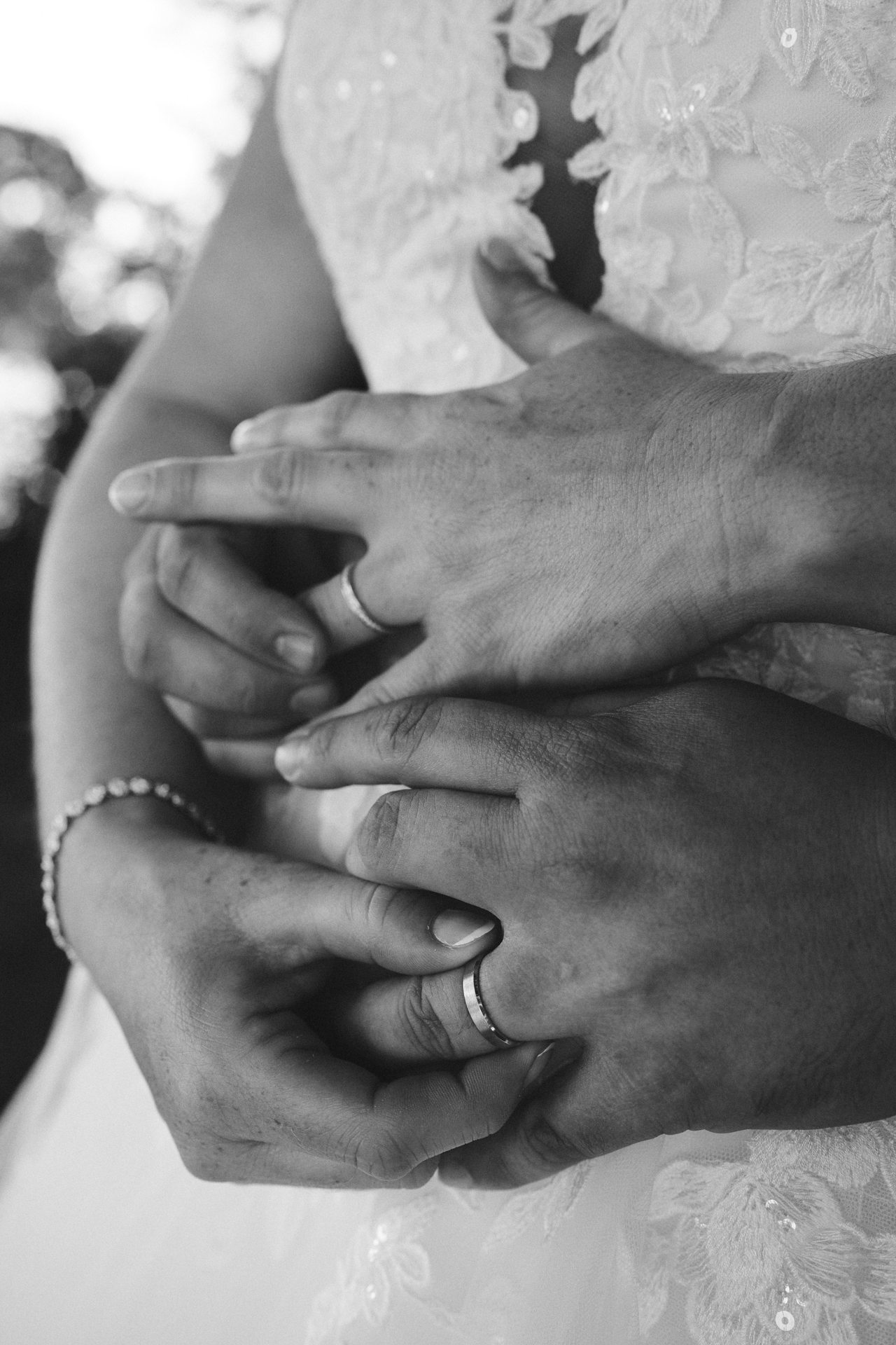 Photographie d’Adeline et Alexandre lors de leur mariage au Pavillon de l’Évidence à Vaiges